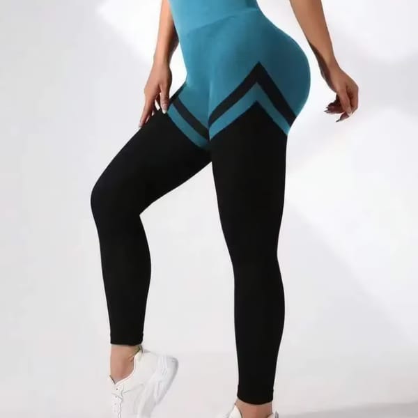 High-Waist Seamless Striped Leggings for Yoga and Fitness