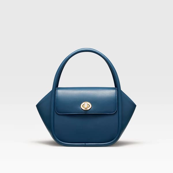 Chic Wool Evening Handbag with Lock Closure and Flap Pocket