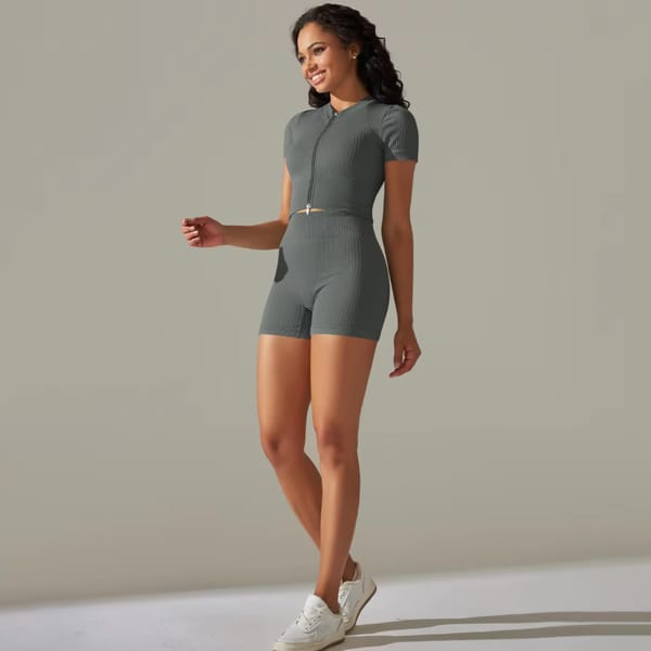 Seamless Women's Yoga Set with Zipper Top and Shorts