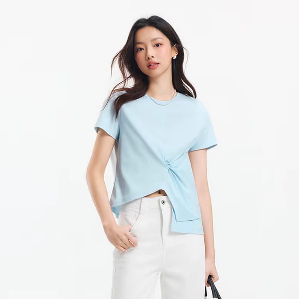 Cropped Cotton T-Shirt with Split Hem – Relaxed Summer Style for Women