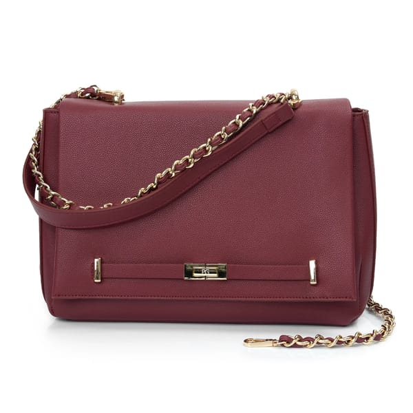 Minimalist Flap Chain Shoulder Bag with Letter Print Design