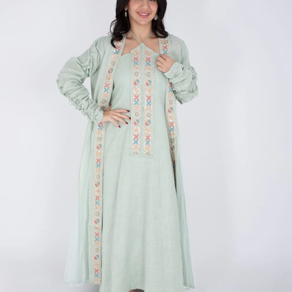 Elegant 2 piece outfit with colorful embroidery